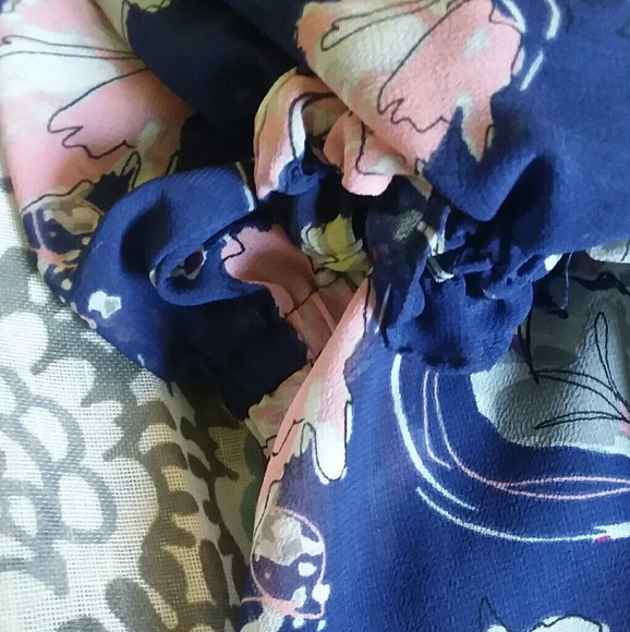 Pretty blouse - Picture 3 of 4